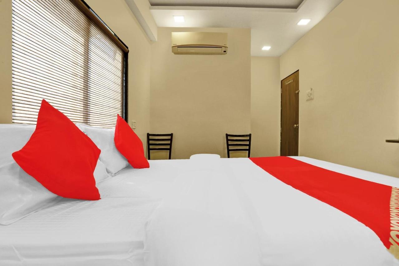 Hotel O Nandi Palace Lodging And Boarding Ulhāsnagar Екстериор снимка