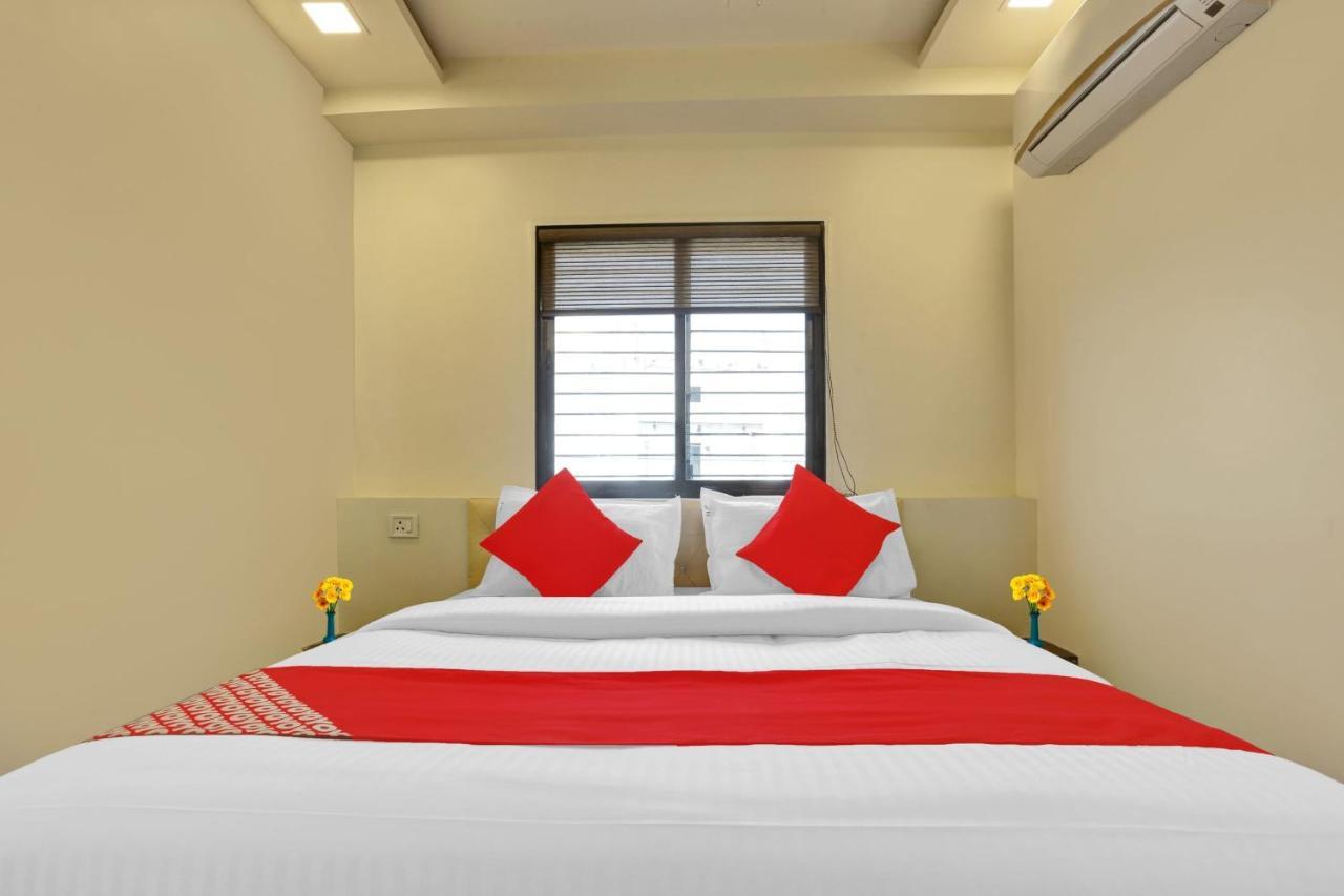 Hotel O Nandi Palace Lodging And Boarding Ulhāsnagar Екстериор снимка