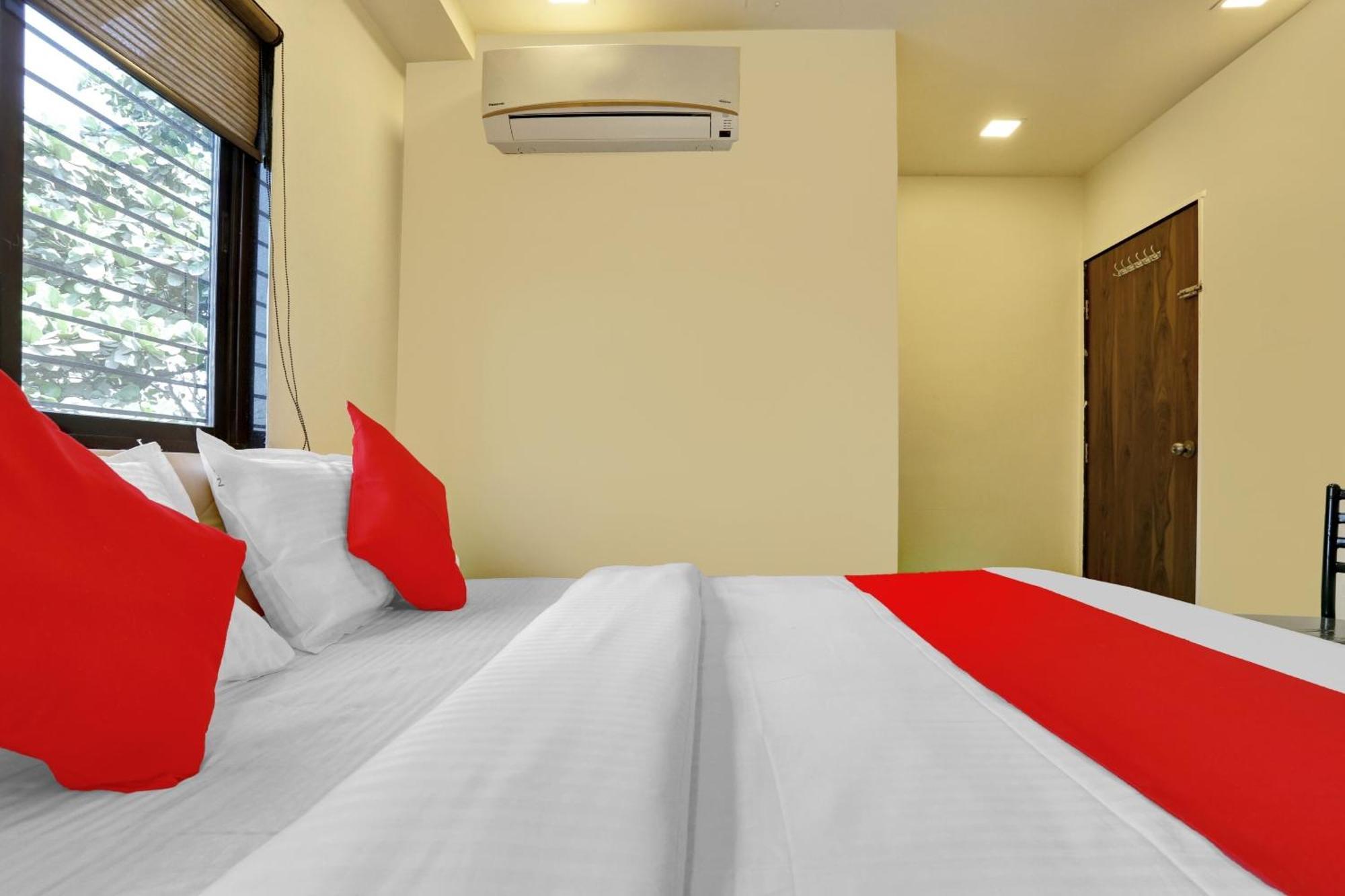 Hotel O Nandi Palace Lodging And Boarding Ulhāsnagar Екстериор снимка