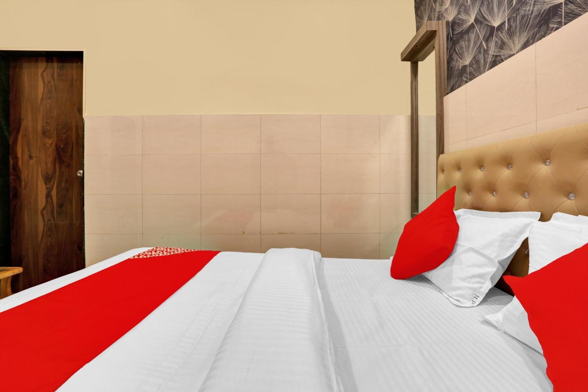 Hotel O Nandi Palace Lodging And Boarding Ulhāsnagar Екстериор снимка